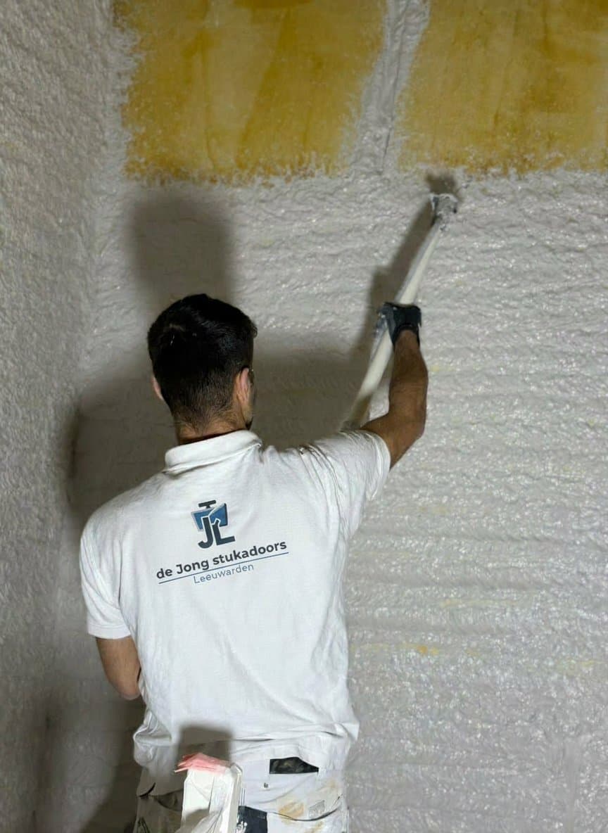 de Jong stukadoors Leeuwarden vakmannen aan het werk